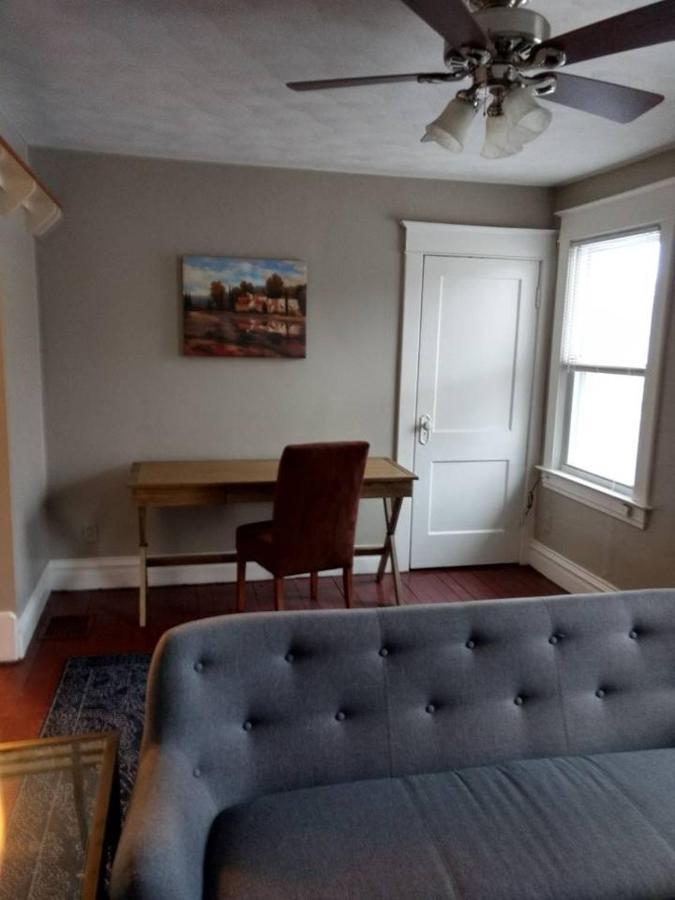 E Michigan Walk Up Furnished 1 Bedroom Apt 랜싱 외부 사진