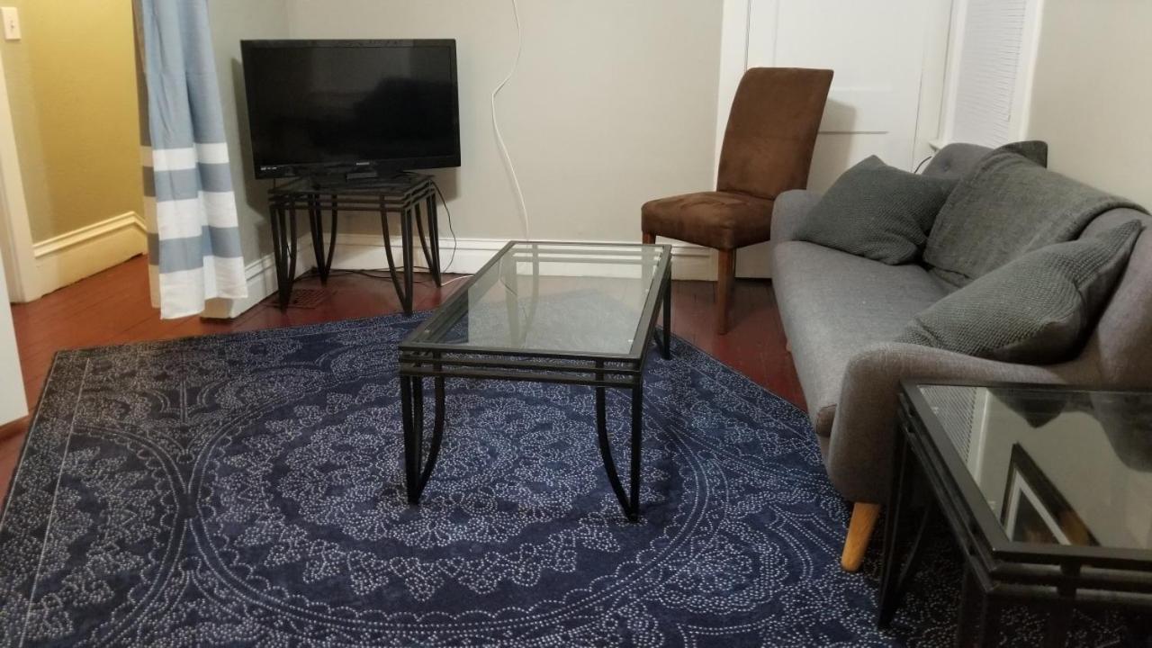 E Michigan Walk Up Furnished 1 Bedroom Apt 랜싱 외부 사진