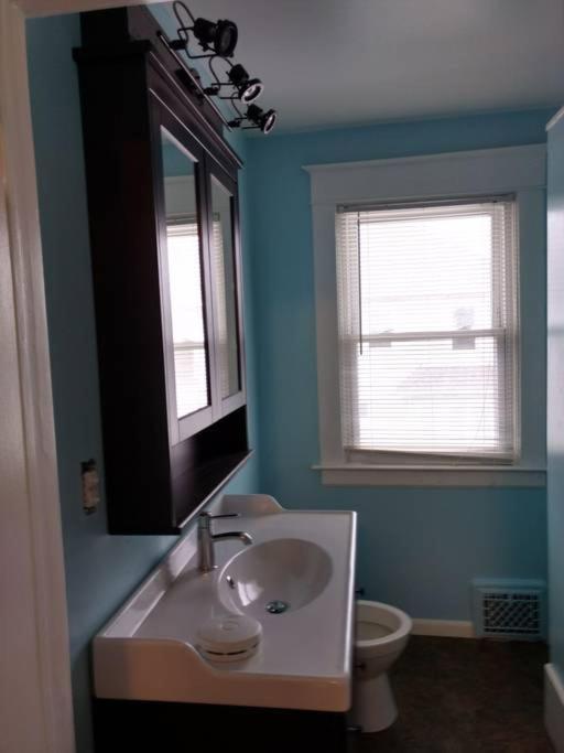 E Michigan Walk Up Furnished 1 Bedroom Apt 랜싱 외부 사진